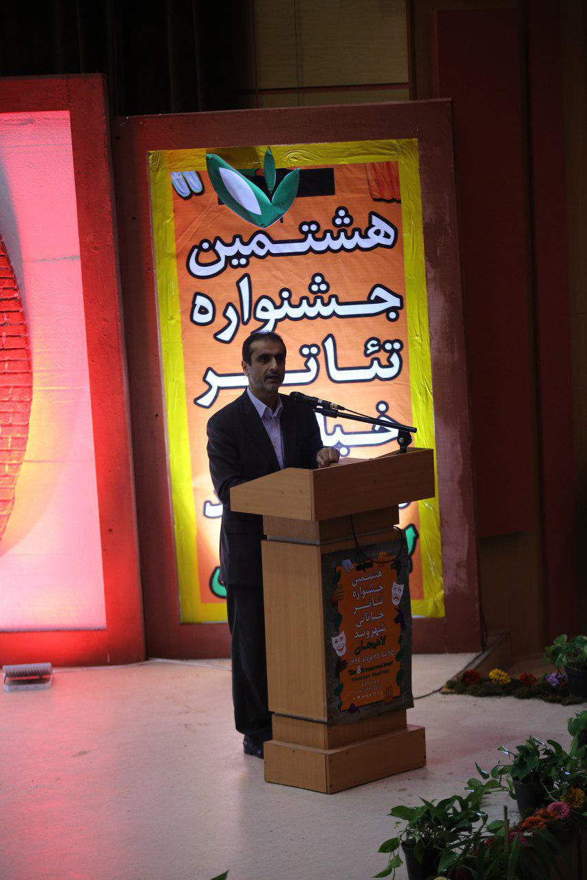 فرماندار لاهيجان در مراسم اختتاميه جشنواره تئاتر خياباني شهروند:هنر مي تواند نقش موثري در توسعه و پيشرفت كشورها ايفا كند